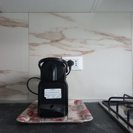 Wh - Un Posto Al Sole - Attico Monolocale Con Parcheggio Gratuito - 5 Minuti Dal Centro - Wifi Apartment Sanremo Exterior foto