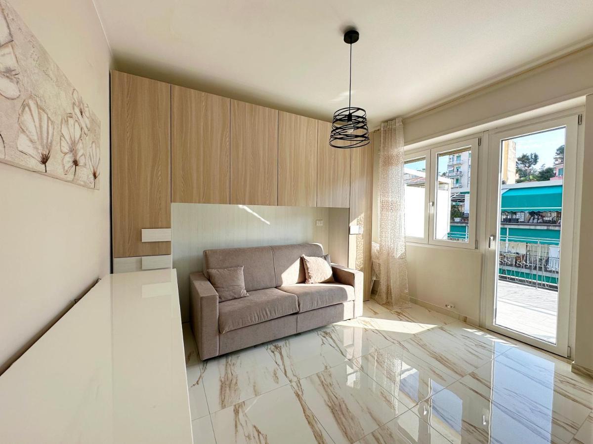 Wh - Un Posto Al Sole - Attico Monolocale Con Parcheggio Gratuito - 5 Minuti Dal Centro - Wifi Apartment Sanremo Exterior foto