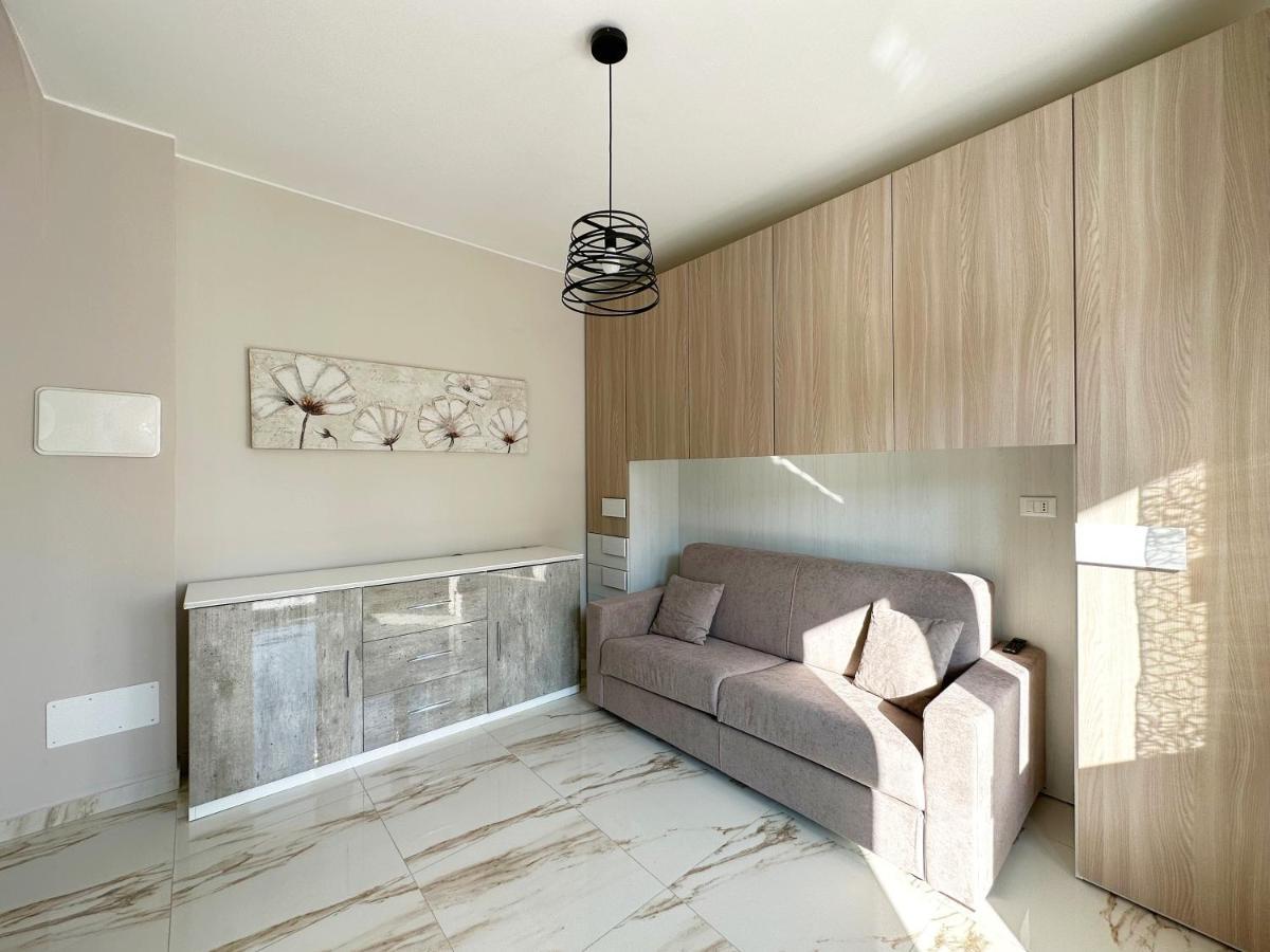 Wh - Un Posto Al Sole - Attico Monolocale Con Parcheggio Gratuito - 5 Minuti Dal Centro - Wifi Apartment Sanremo Exterior foto